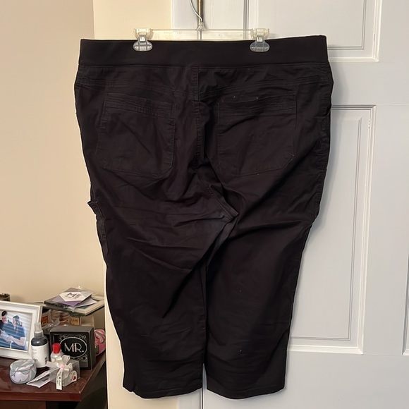 Capris - Picture 2 of 3